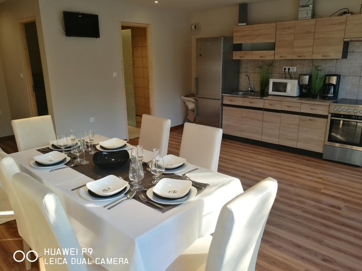 Room4U Apartment Balatonszárszó المظهر الخارجي الصورة